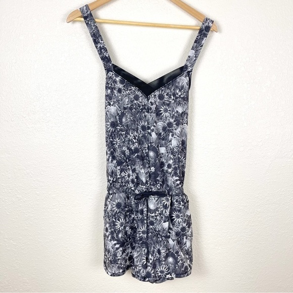 Lululemon The Runsie Flowabunga Black Angel Wing/Black Size 6 Women - Picture 2 of 16